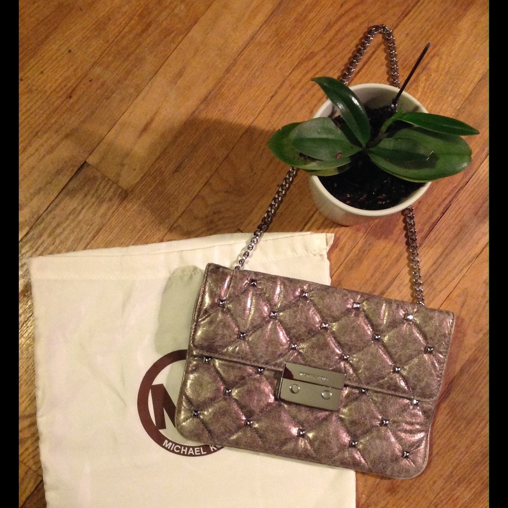 🥳HP🥳 MK Metallic Quilted Studded Leather Clutch ‼️HARD TO FIND‼️